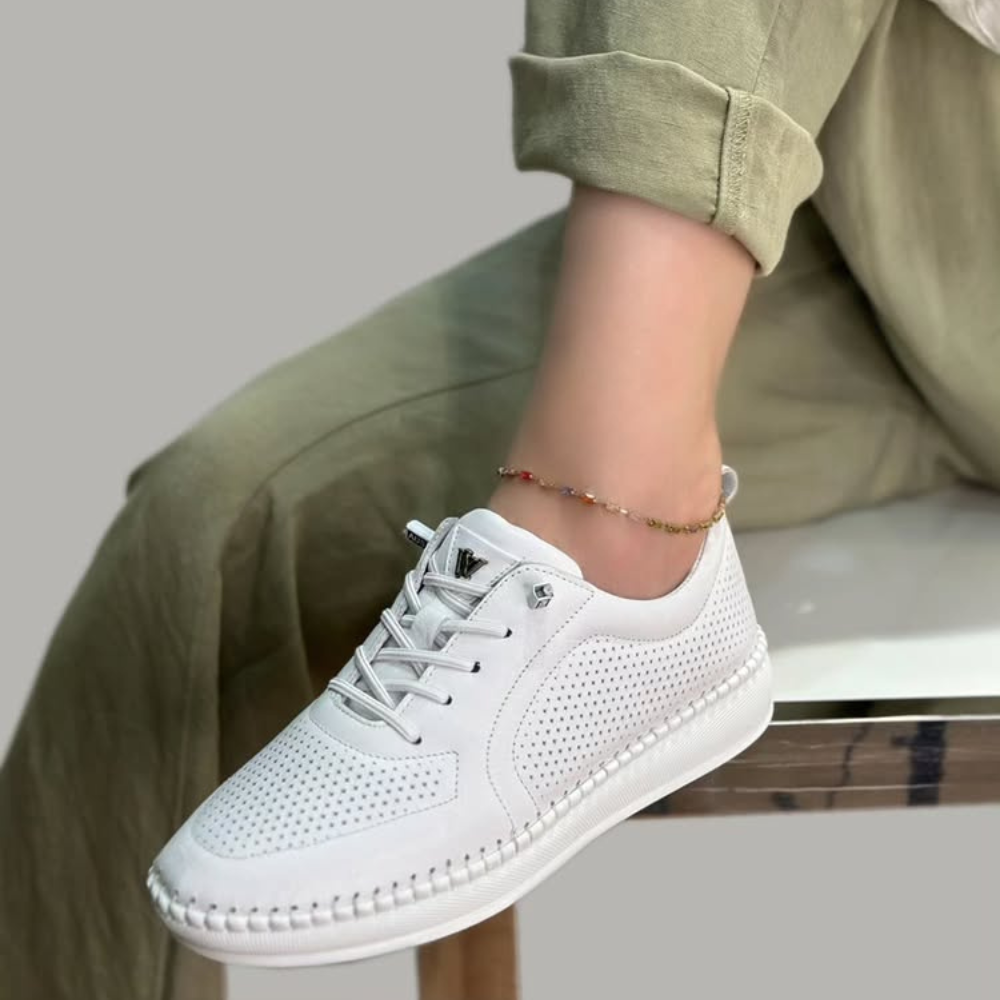 Białe trampki z perforacją