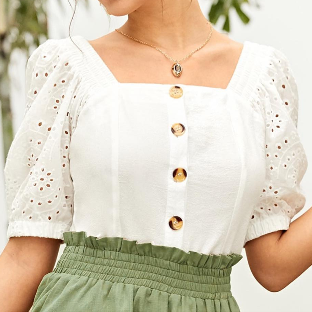 Top z kwadratowym dekoltem i guzikami